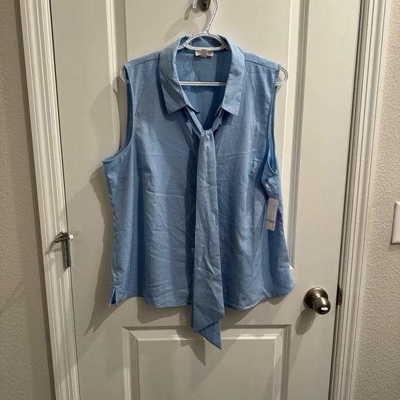 Light Blue Riley & Rae Camryn Tie Neck Sleeveless Blouse XL - Chic & Versatile - Picture 3 of 7